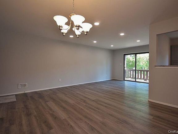 3rd image of 11 Buckingham Ct