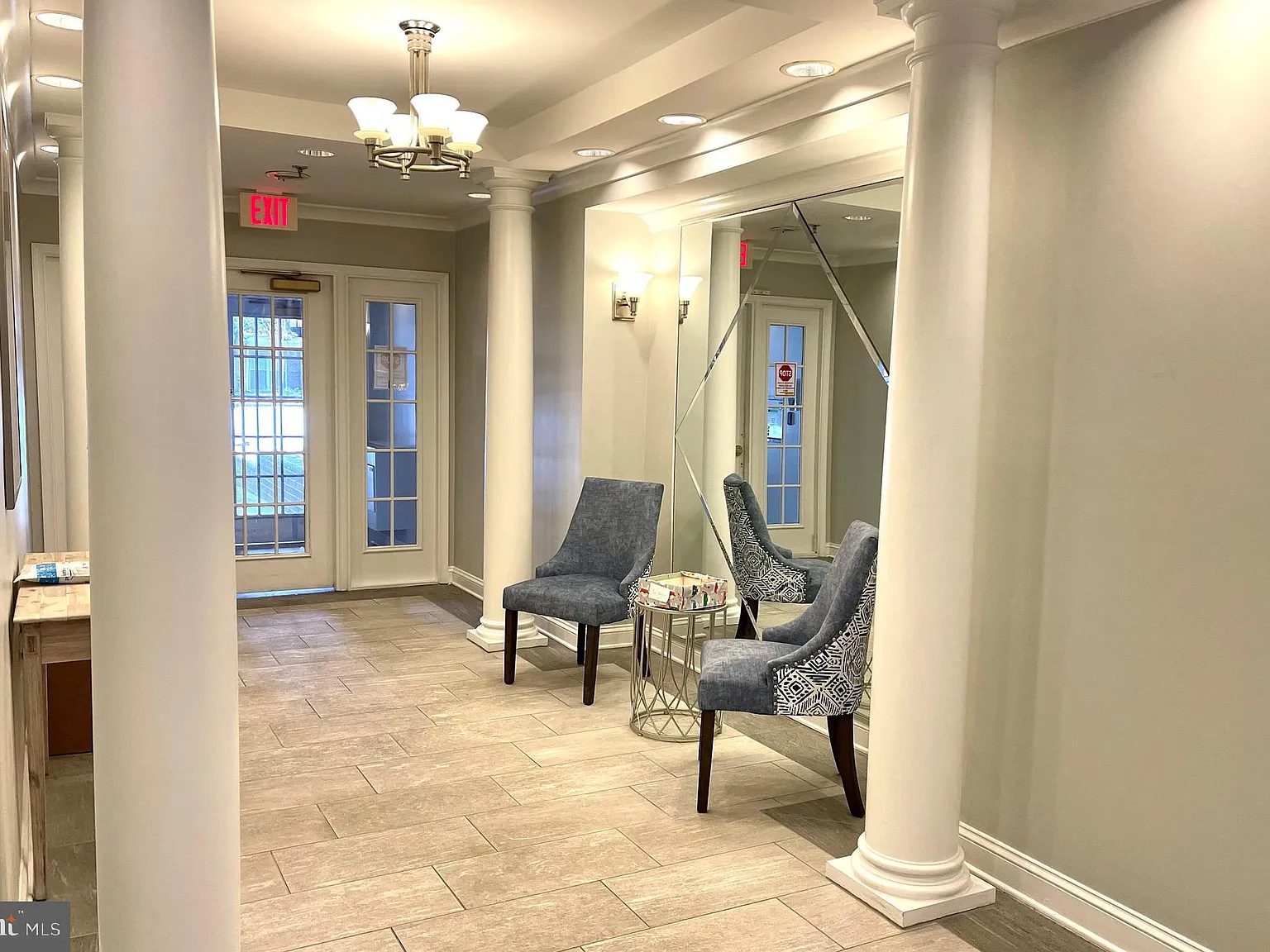 Savoy Park Condo — Photo 4