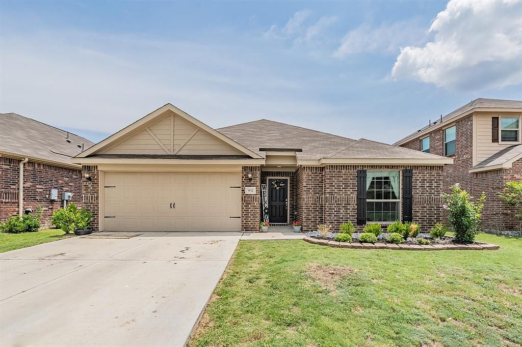 932 S 1st St, Sanger, TX 76266 MLS 20410447 Zillow