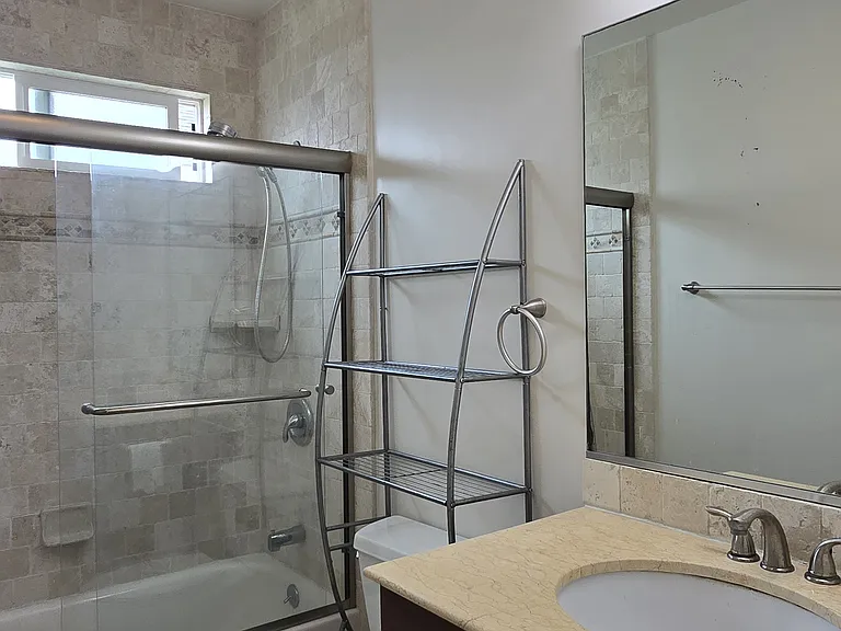 2137 20th St #4 — Photo 14