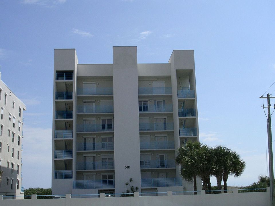 FRONT OF CONDO