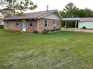 326 Hillcrest St, Selmer, TN 38375