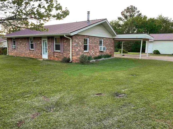 326 Hillcrest St, Selmer, TN 38375