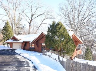 4015 Auburn Dr, Minnetonka, MN 55305