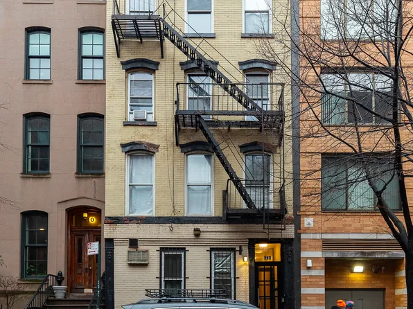 112 West 15th Street image 1 of 13