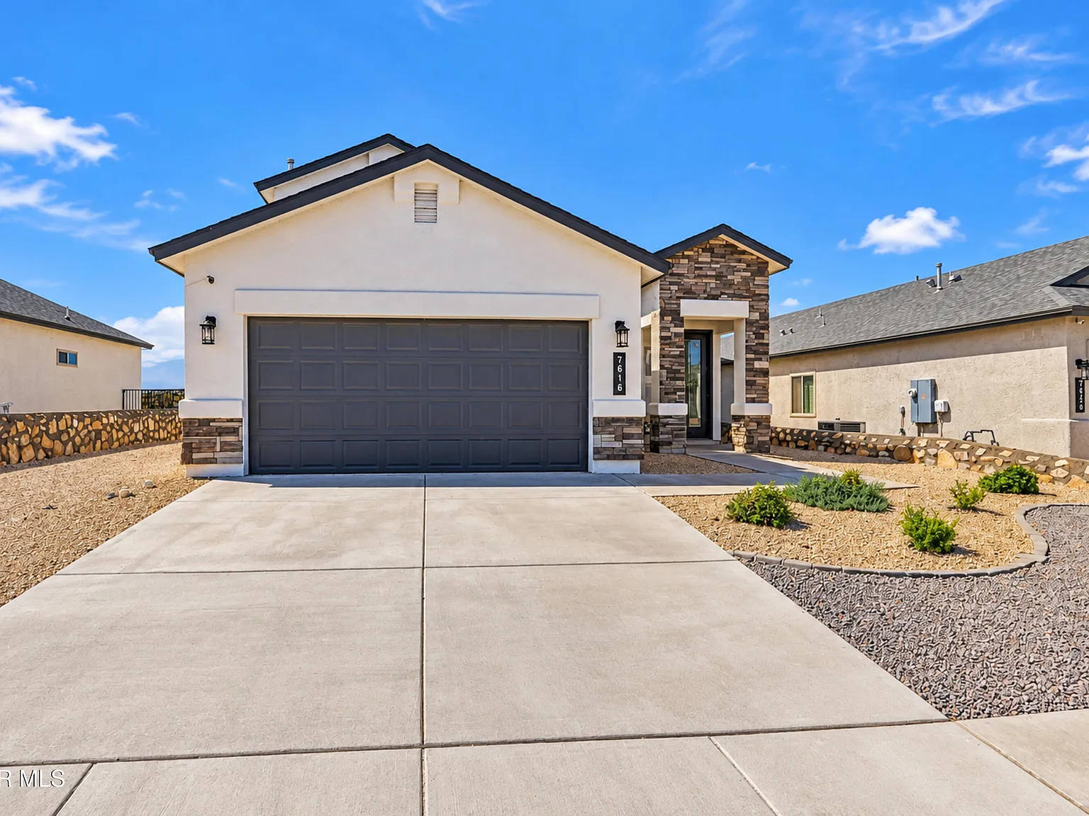 4 bed, 2.5 bath, 2296 sqft, $2,400 — Photo 3