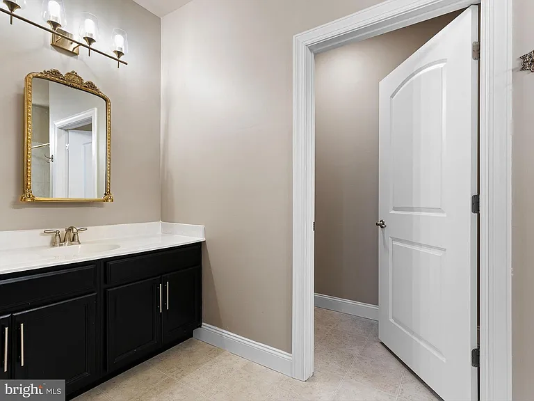 240 Baldy Ln — Photo 32