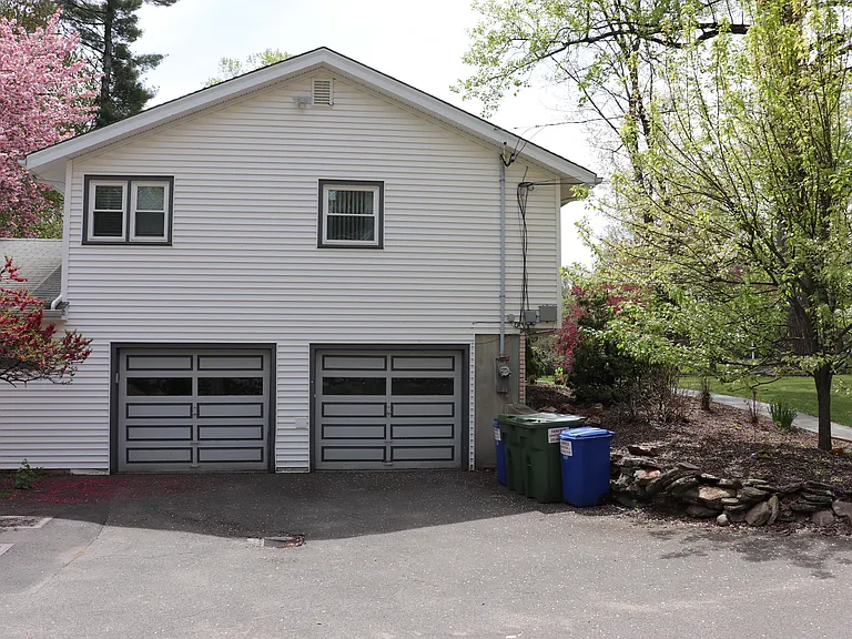 442 Surrey Ln #A — Photo 36