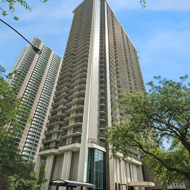 1st image of 6007 N Sheridan Rd APT 27B