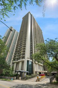 6007 N Sheridan Rd APT 27B, Chicago, IL, 60660
