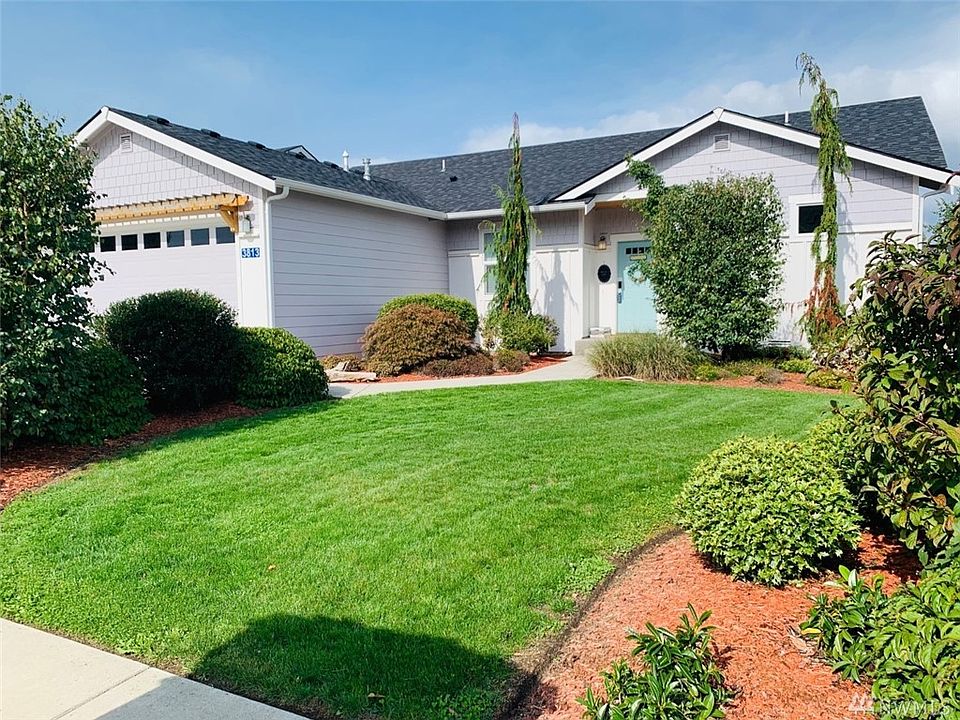 Welcome home to the desirable and gorgeous Summersun Estates!