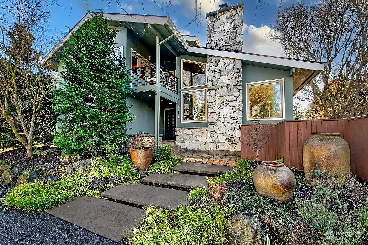 3056 Magnolia Boulevard W photo 1