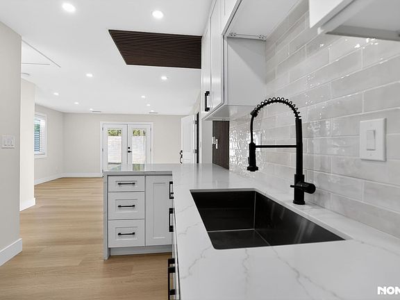5th image of 212 E Florence Ave #B
