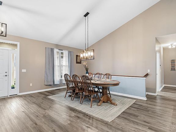 4th image of 553 Marions Way