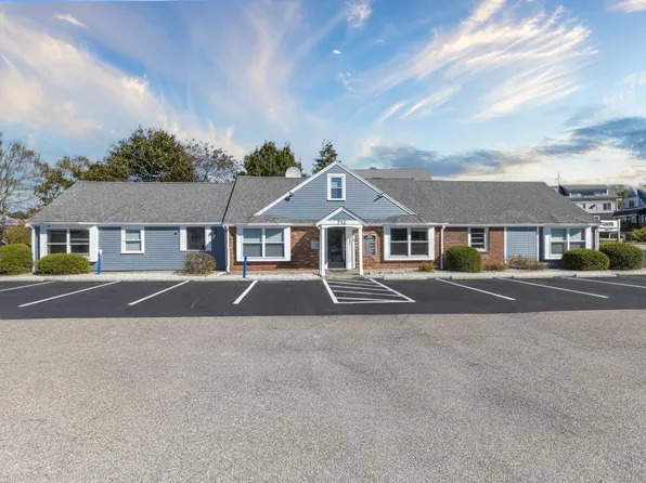 712 Main Street, Hyannis, MA 02601