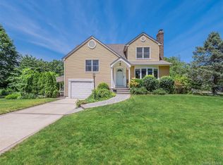 22 Andover Road, Port Washington, NY 11050