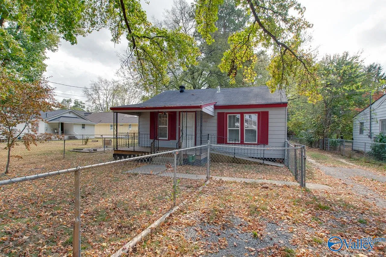 2 bed, 1.0 bath, 1134 sqft, $1,250 — Photo 1