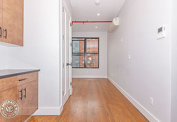 2nd image of 1548 Fulton St #3B