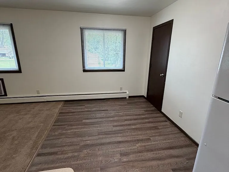 102 E Wisconsin St — Photo 3