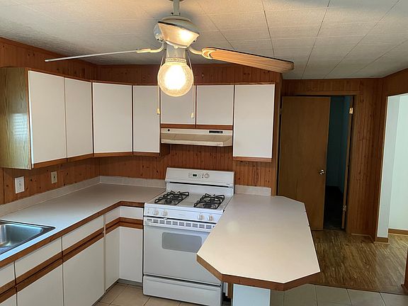 2nd image of 1960 Lindberg Dr