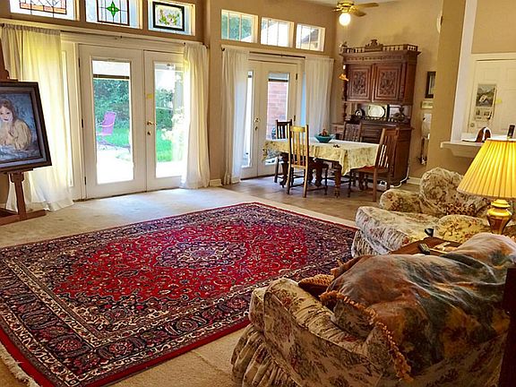 BIG OPEN DEN WITH VAULTED CEILING