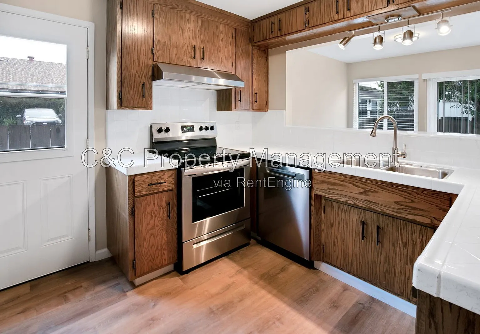 2 bed, 2.5 bath, 1200 sqft, $3,200 — Photo 4