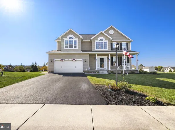 1105 Pearl Dr, Hanover, PA 17331