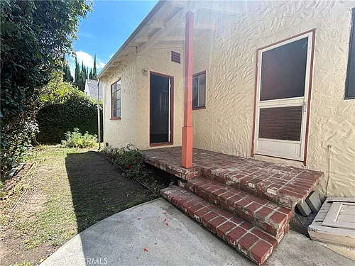 214 E Stocker St #B Photo 1