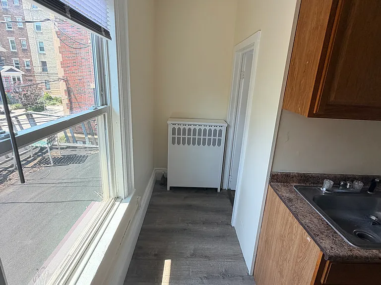 149 Strathmore Rd #6 — Photo 6