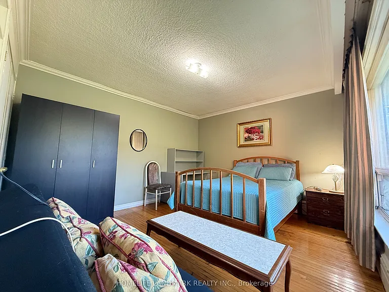 17 Wishing Well Dr #MAIN FLOOR — Photo 4