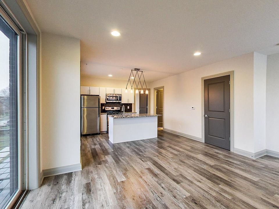 1st image of 40 W 3rd Ave APT 206