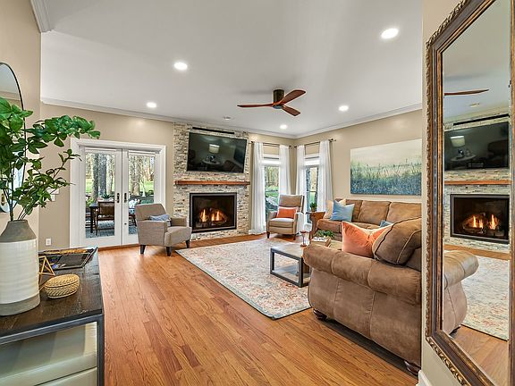 3rd image of 9422 Berkshire Ct