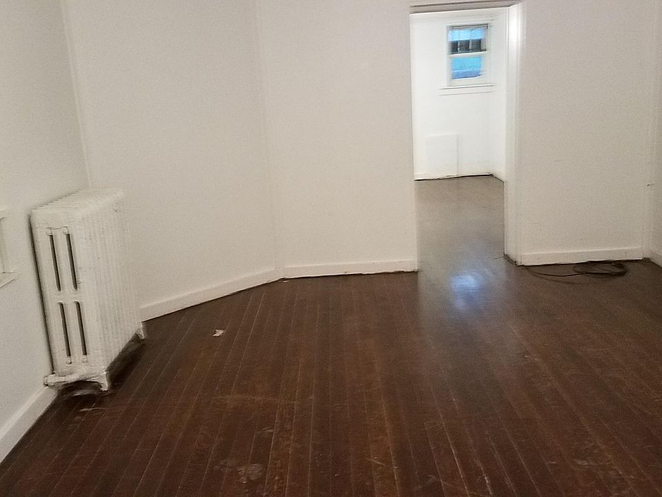 2nd image of 1018 S 31st St APT 2