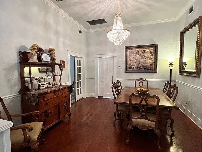 523 W Oak St — Photo 34