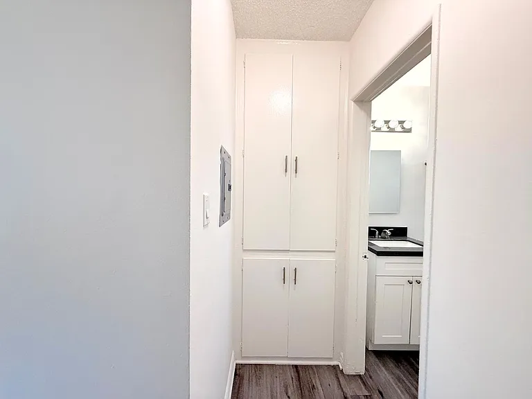 1029 N. Ardmore Avenue — Photo 17