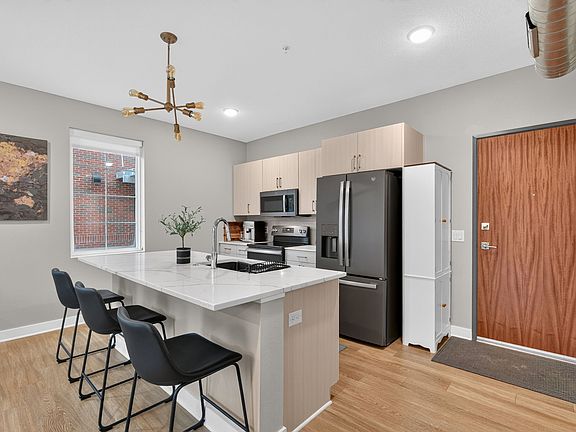 5th image of 400 SW 7th St #101