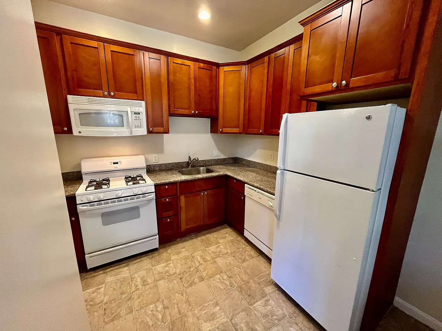 Gorgeous Victorian 1 Bed/1 Bath In The Heart Of The Haight — Photo 4