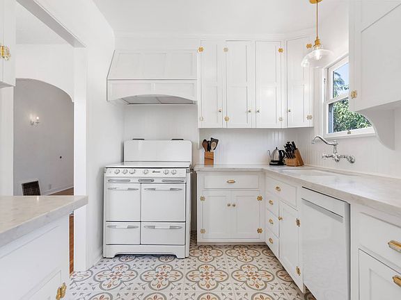 4th image of 3497 Copley Ave