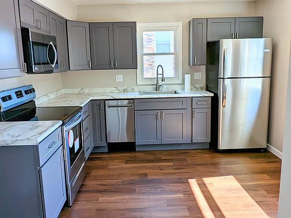 3rd image of 307 Robinhood Ln