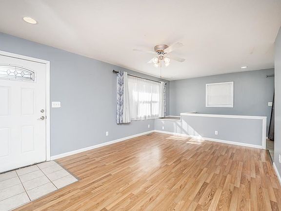 5th image of 206 E Berry Ave