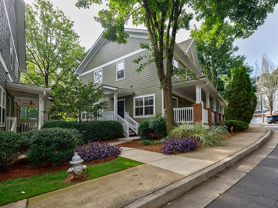 237 Carlyle Park Dr NE