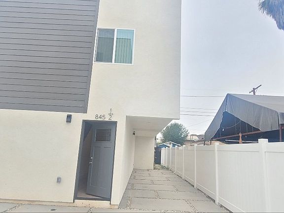 4th image of 845 W 79th St #79