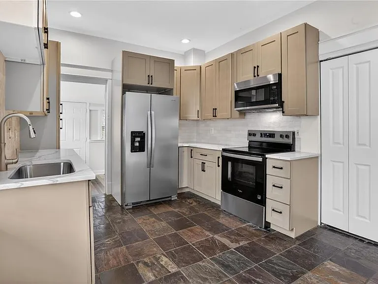 585 Jones Ave NW — Photo 8