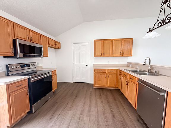 2nd image of 1033 Olivewood Ln