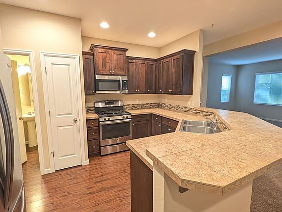 4th image of 2942 SE Marston Ave