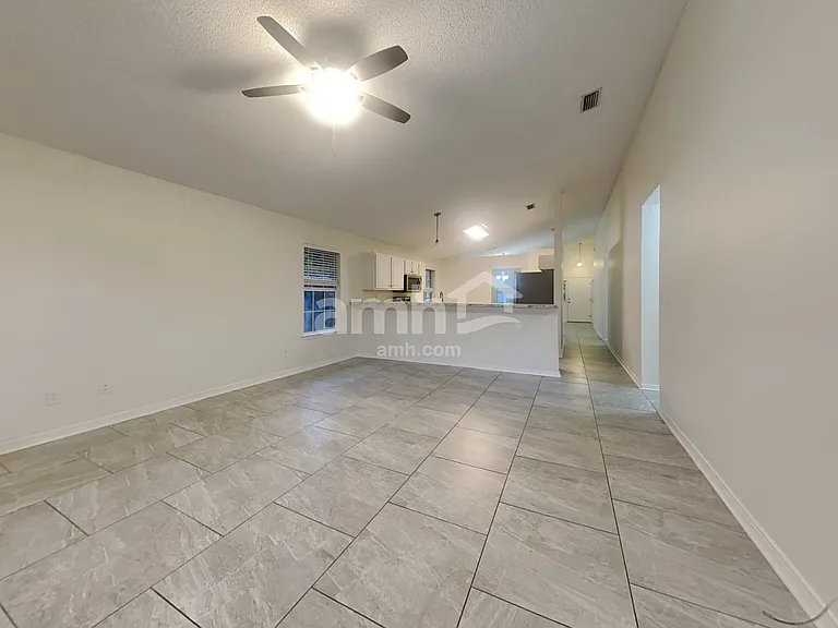 2326 Creekfront Dr — Photo 7