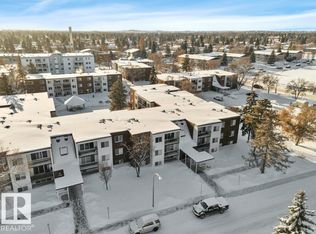 Cedarbrae Gardens, Edmonton, AB T6J 0T9