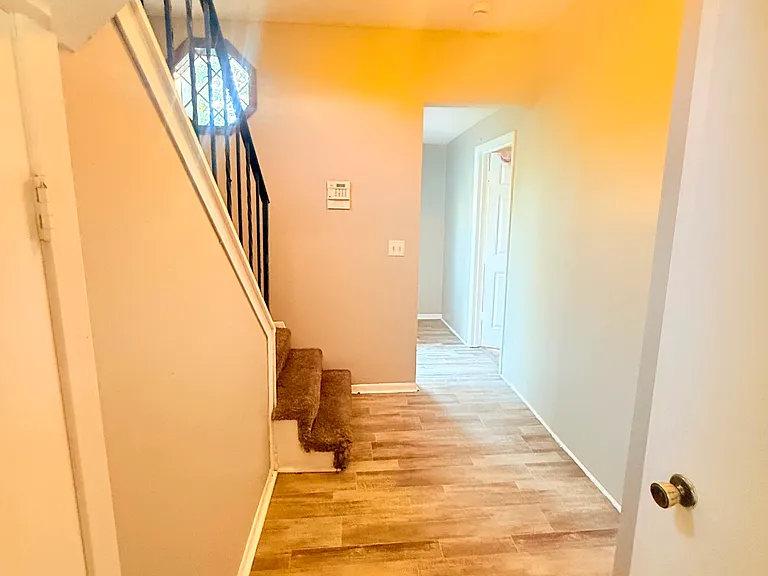 2130 Queen Ave N — Photo 10