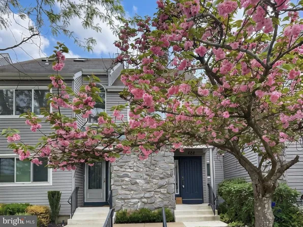 828 Chanticleer, Cherry Hill, NJ 08003