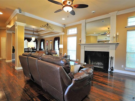 3rd image of 410 Rosebrook Cir